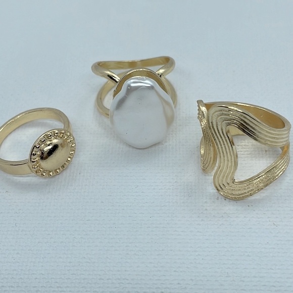 Geo Large Pearl Gold Layering Rings - Picture 9 of 13